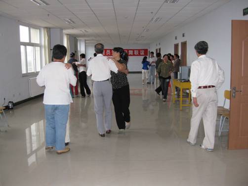 學院民盟支部舉辦“習舞聯誼”活動