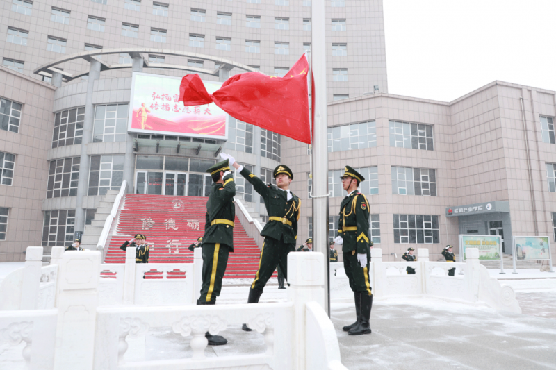 學院舉行“學雷鋒”主題升旗儀式