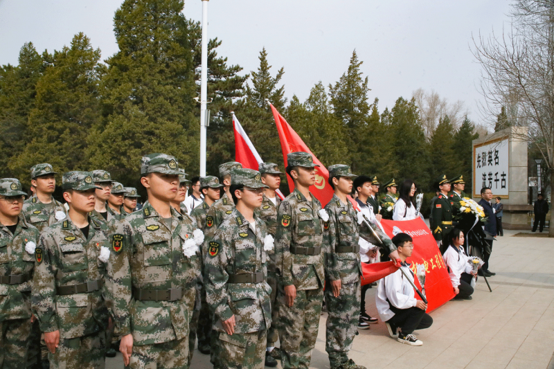 清明祭英烈 豐碑勵青春——我院師生赴烈士陵園開展清明節祭掃活動
