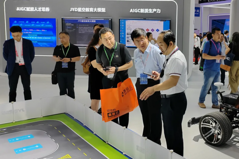 黨委書記馮印濤率隊參加第61屆中國高等教育博覽會