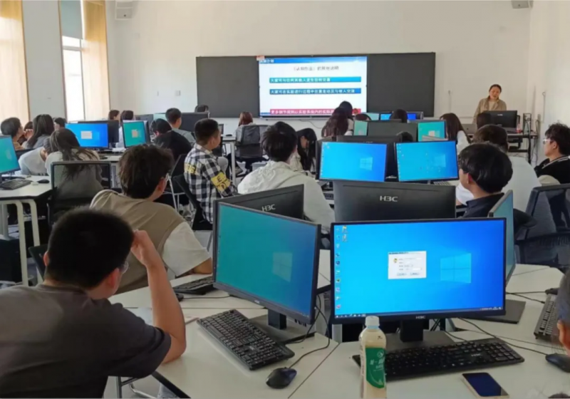 學(xué)院眾創(chuàng)空間開展創(chuàng)新創(chuàng)業(yè)認(rèn)知特色示范課活動(dòng)