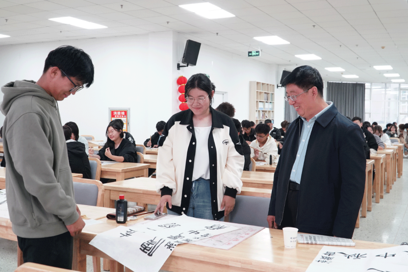 我院師生歡聚一堂，共度中秋佳節