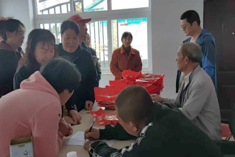 學院駐村工作隊開展中秋送溫暖活動