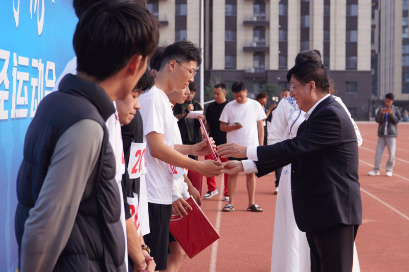 新聞速遞 | 學院第十九屆秋季田徑運動會勝利閉幕