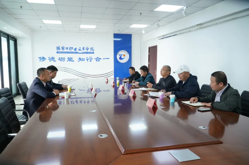 院長王立軍與匯博機器人集團副總裁李相楠進行座談