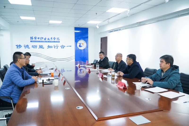 院長王立軍與康?？h教體局、職教中心負責人座談