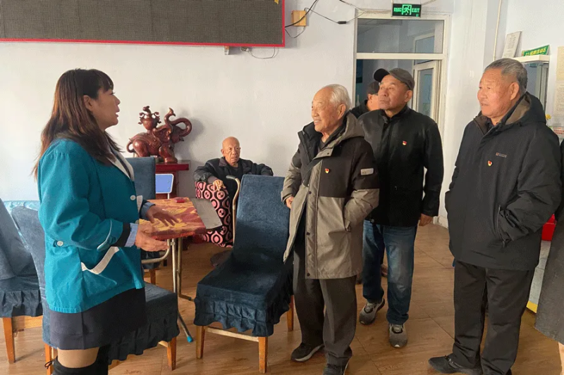 院直機關第三黨支部、離退休黨支部攜手開展“黨建引領夕陽紅，智慧養老譜新篇”主題黨日活動