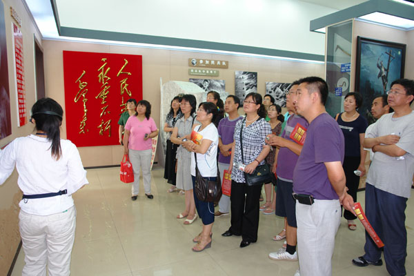 我院對(duì)新任科室干部進(jìn)行崗前警示教育