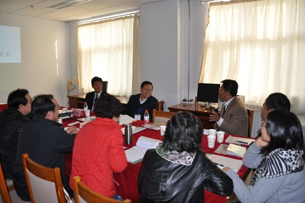 評估組專家聽取我院專業教師說課