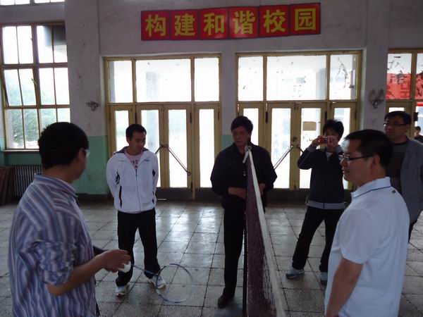 土木工程系組織“黨在我心中，紅色1+1”教工羽毛球比賽