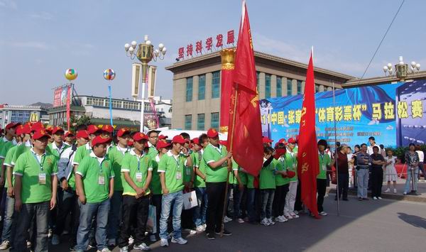 我院大學(xué)生參加馬拉松比賽和志愿服務(wù)工作