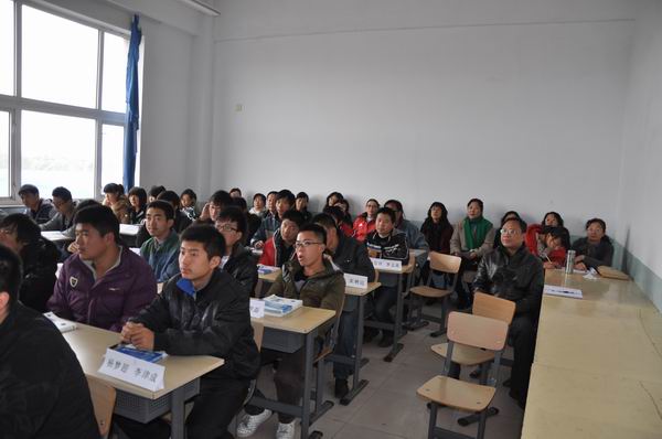 應用外語系《實用英語口語》觀摩課取得良好效果