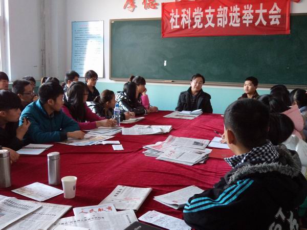 社科部舉辦2012級學生思政課教學改革座談會