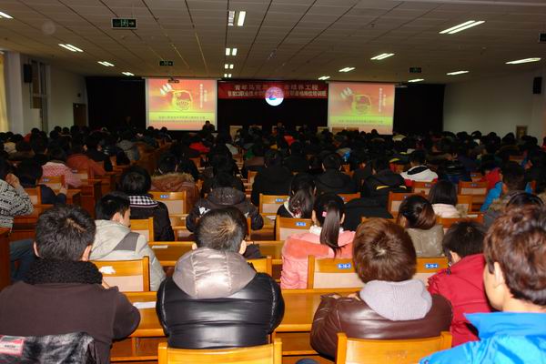 學院舉辦青馬班培訓動員暨2012年度優(yōu)秀學生干部表彰大會