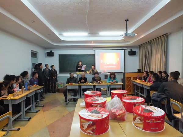 學(xué)院新疆培養(yǎng)班為學(xué)員舉辦集體生日會(huì)