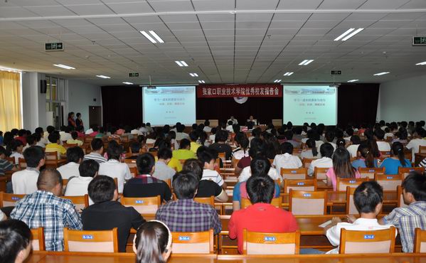 我院邀請優秀校友李艷東博士作勵志報告