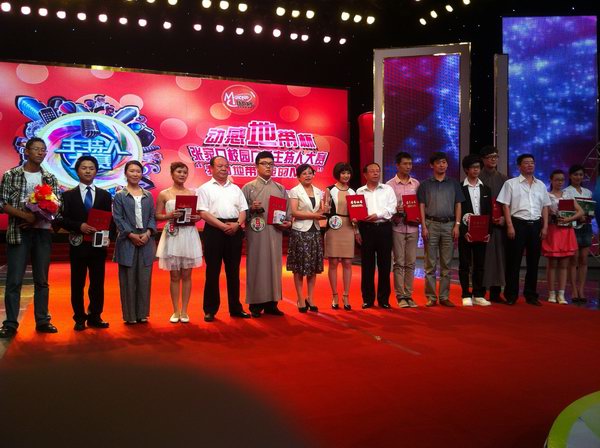 我院四名學生被聘為“市廣播電臺特約主持人”