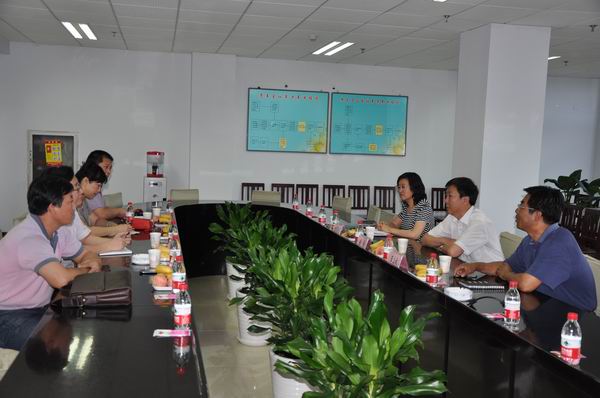 保定職業(yè)技術(shù)學(xué)院領(lǐng)導(dǎo)來我院交流校友代表聯(lián)誼會(huì)籌備事宜