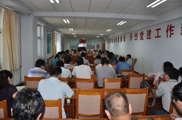 學(xué)院召開中層以上干部會(huì)議，布置新學(xué)年工作