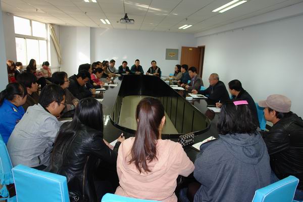 學院召開青年教師座談會