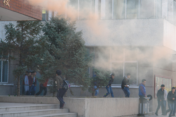 我院組織學生進行逃生及滅火演練