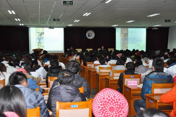 學院為2013級新生舉辦安全法制教育報告會