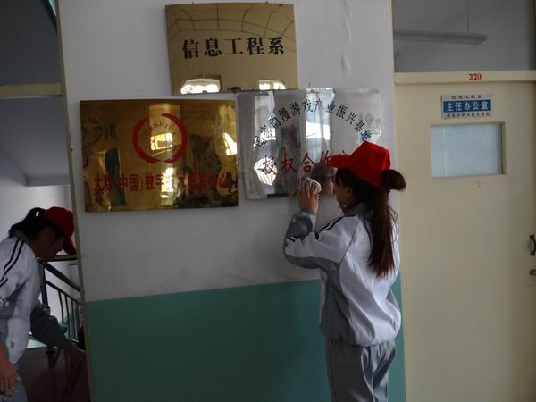 信息工程系組織“學(xué)雷鋒主題日”活動(dòng)