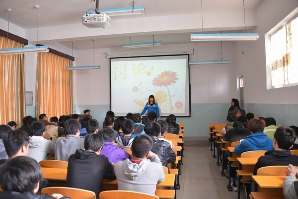 土木工程系舉辦“美麗校園美麗宿舍”主題班會(huì)