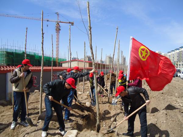我院團員青年參加“高新青年林”春季植樹造林活動