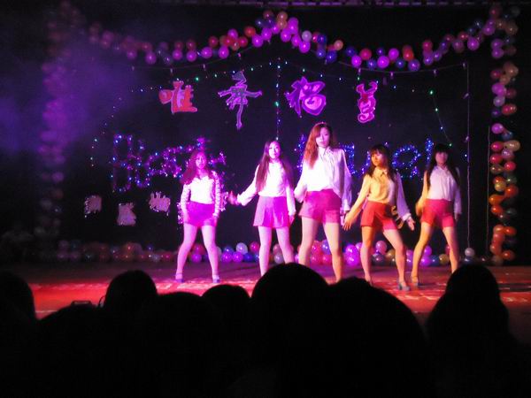 大學生社聯舉辦“唯舞獨尊”街舞專場文藝演出