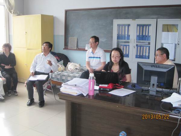 院長王立秋到基礎部參加數理教研室活動