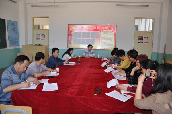 黨委書記胡煒出席社科黨支部解放思想大討論活動