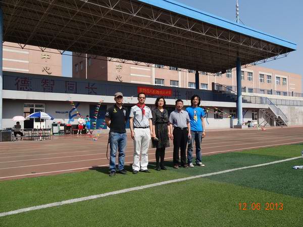 裝飾藝術(shù)系成功舉辦一年一度的趣味運動會