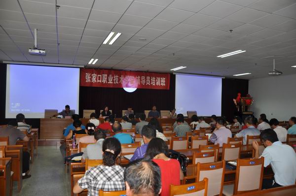 學工處舉辦暑期輔導(dǎo)員培訓(xùn)班