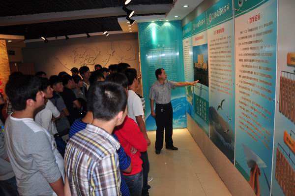 土木工程系組織新生參觀校史展