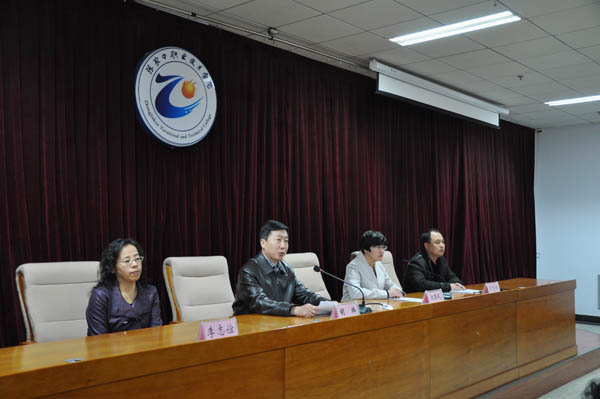 學(xué)院舉行業(yè)余黨校第十八期入黨積極分子培訓(xùn)班