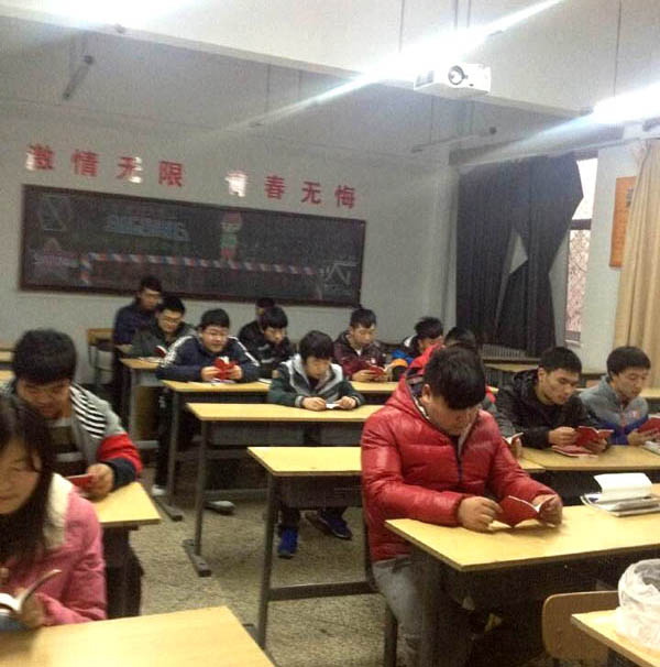 電氣工程系舉辦學生晨讀憲法活動