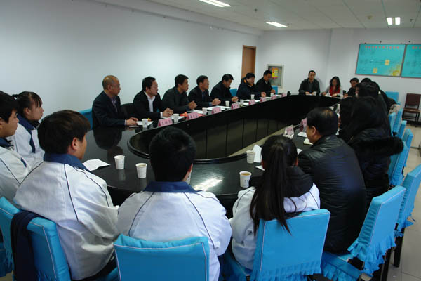 我院召開市委統戰部、張家口山東商會資助貧困大學生座談會