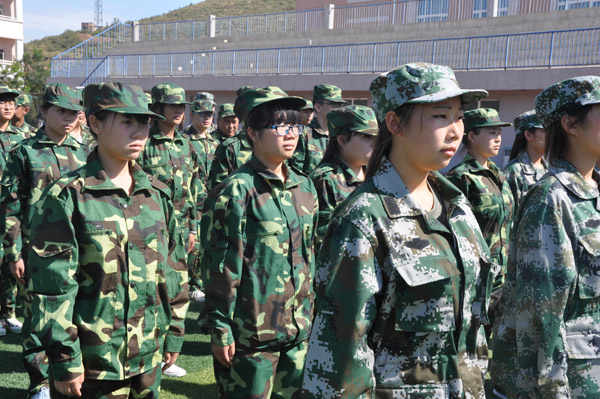 圖說軍訓：2014級新生軍訓進行時