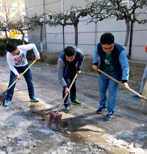 院學生會組織校園義務除冰活動
