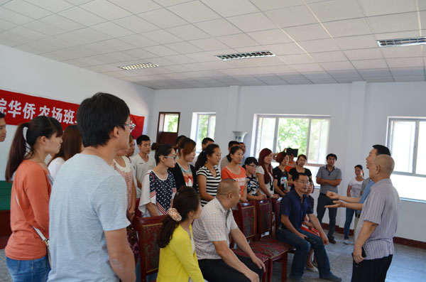 學院黨委書記胡煒等一行赴懷來華僑農場看望我院師生