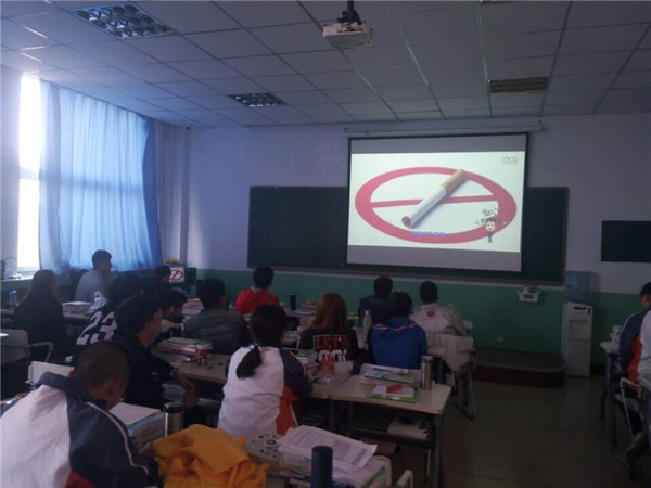 信息工程系開(kāi)展“熱愛(ài)校園，遠(yuǎn)離香煙”文明宣傳活動(dòng)