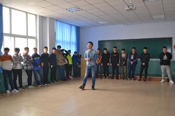 信息工程系開展職業素質拓展活動