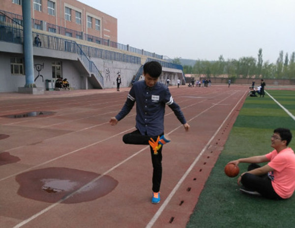 信息工程系開展“享受運動、放飛夢想”趣味運動比賽