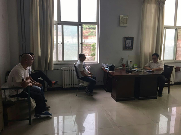 行政四黨支部書記做專題黨課輔導