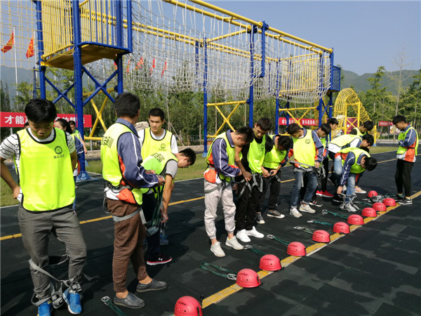 我院師生赴北京勵志國防教育基地進行戶外素質(zhì)拓展