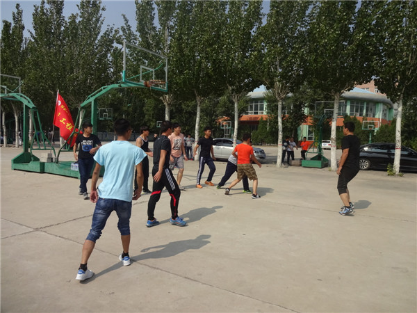 汽車(chē)工程系舉辦“新生杯”籃球比賽