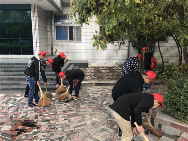 電氣工程系開展志愿服務(wù)清潔校園活動(dòng)