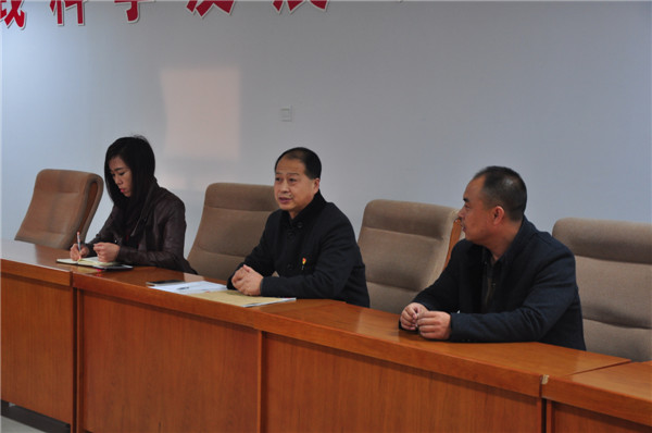 行政二黨支部組織黨員學(xué)習(xí)十九大報(bào)告