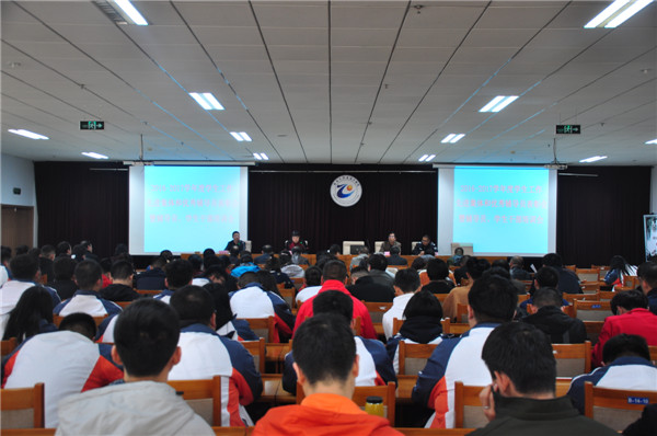 學(xué)院召開學(xué)生工作表彰會(huì)暨輔導(dǎo)員培訓(xùn)會(huì)